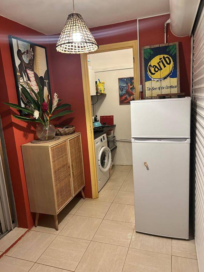 Gîte pour 2 personnes, avec piscine et vue ainsi que jardin et terrasse dans Anse Caritan - 4