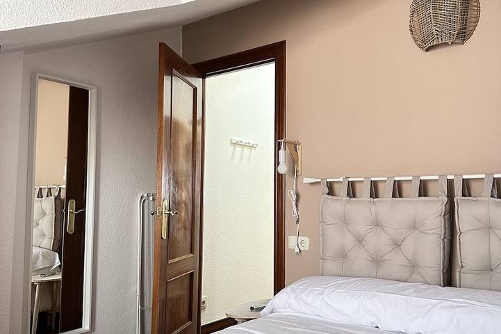 Ganze Wohnung, Apartment- Atico de 1 Habitacion-Eigenes Badezimmer in Comillas, Kantabrische Küste