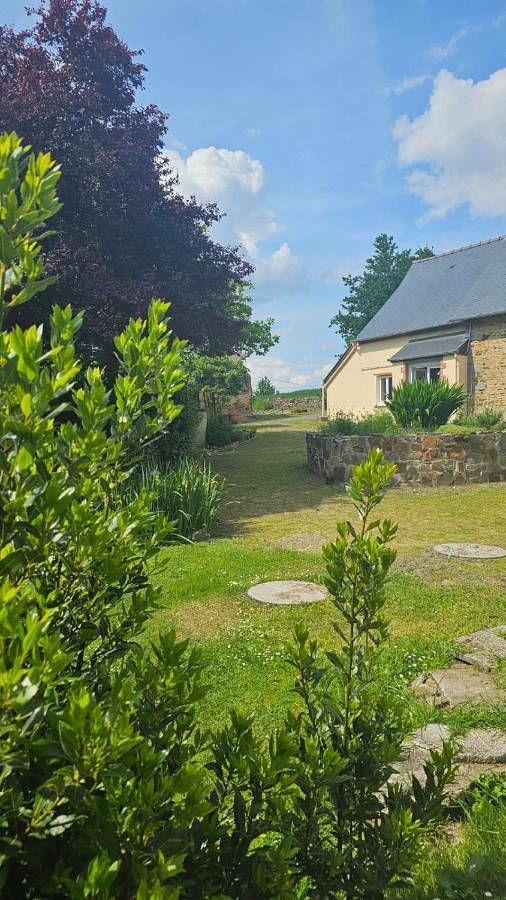 Location de vacances pour 4 personnes, avec vue et jardin à Saint-Aubin-de-Terregatte - 2