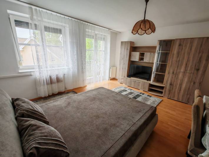 Ganze Wohnung, Quelle Apartment in der Innenstadt mit privatem Garten in Ketschkemet, Kecskeméti járás