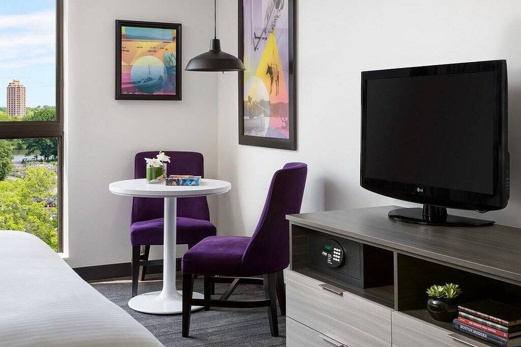 Perfect Location! Pets Allowed, Parking, Near Boston College in Boston, Massachusetts