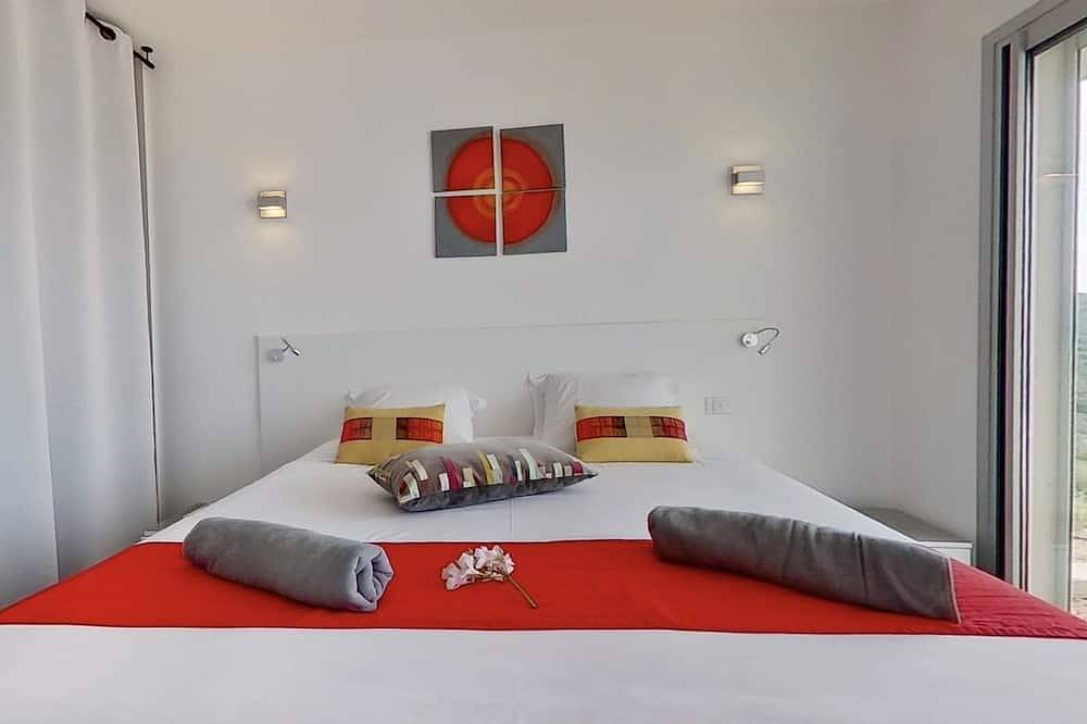 Villa U Scudu, piscine, vue sur la baie, 6 personnes, 3 chambres in Campomoro, Belvédère-Campomoro