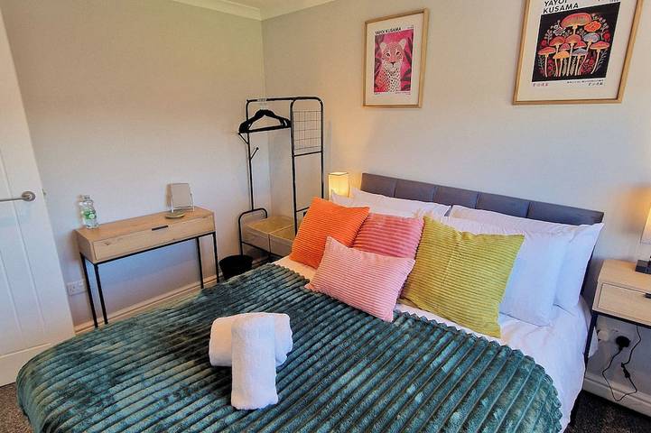 Luxury Sea View Retreat with Hot Tub – Sleeps 8 in Dover, Kent