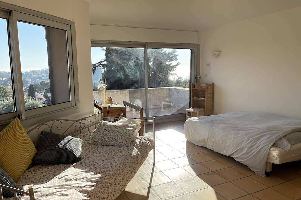 Villa Cassis Meerblick, 6-8 Schlafplätze, 3 Schlafzimmer, Parkplatz, umzäunten Garten in Cassis, Nationalpark Calanques