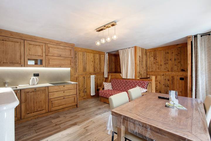 Hel lejlighed, Apartment 'Les Cles - Achillea' with Mountain View and Balcony in Dégioz, Valsavarenche