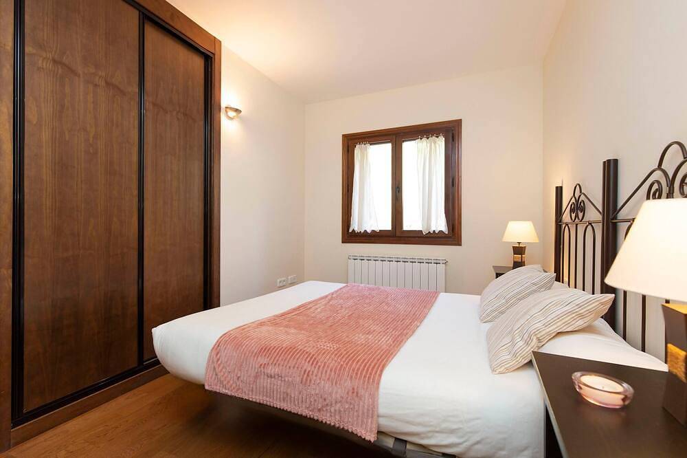 Entire apartment, Pirenaica by Bevalle in Escarrilla, Sallent de Gállego