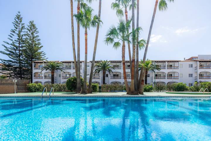 Apartamento inteiro, Apartamento 'Vista Mar' com Vista Mar, Wi-Fi e Ar Condicionado in Port d'Alcúdia, Alcúdia
