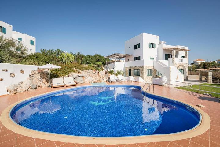 Luxury villa near Beach, with Private Pool & Views in Akrotiri (Chania), Chania en omgeving