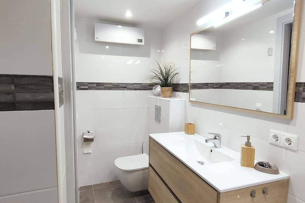 Entire apartment, Playa d'Aro,2 bedrooms, 2 bathrooms, sea view, air conditioning, large terrace, free wifi, private parking in Platja d'Aro, Costa Brava