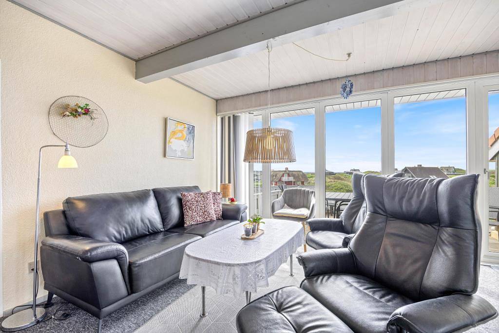 Strandnah Ferienhaus mit Sauna und Spa in Henne Strand in Henne, Varde