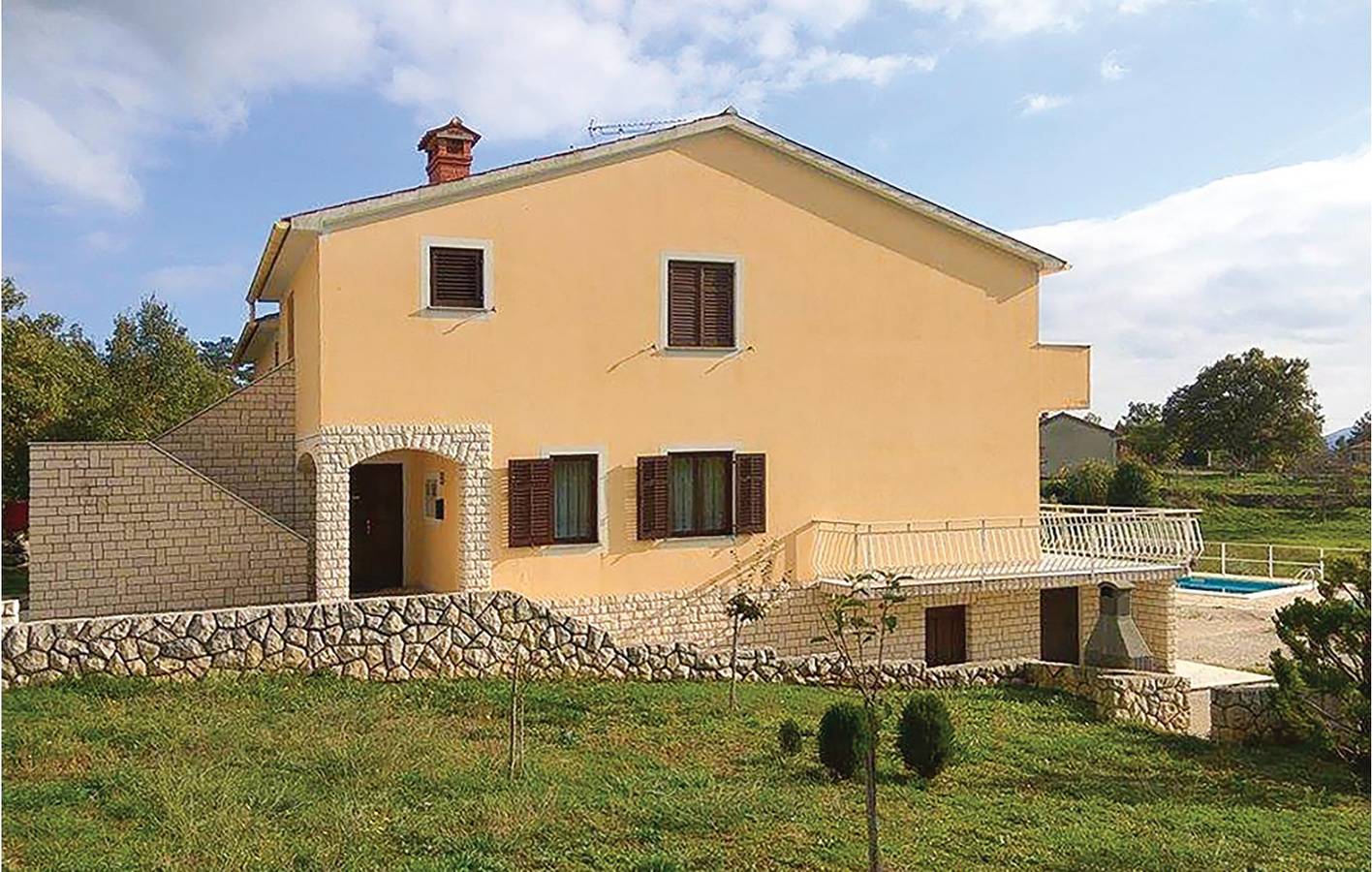 Holiday home for 8 people with garden in Presika, Eastcoast Istria