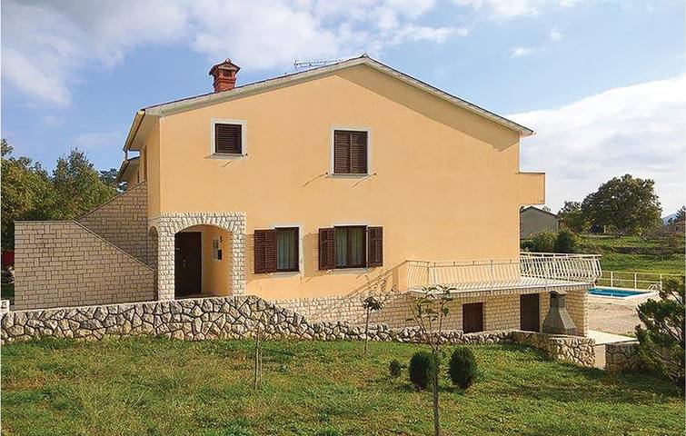 Moderno apartamento de 2 dormitorios con piscina, wifi y terraza cerca de la costa in Presika, Costa Este de Istria