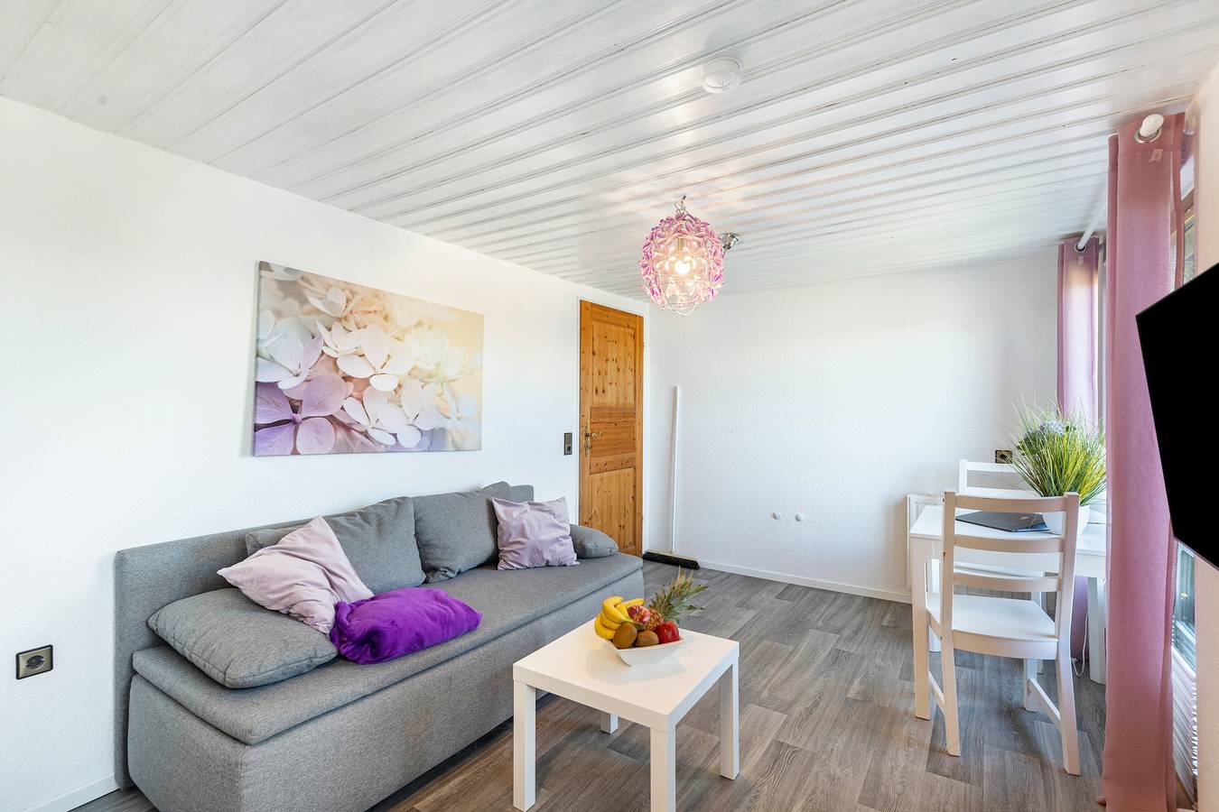 Bungalow 'The View' with Mountain View, Private Terrace and Wi-Fi in Niedenstein, Schwalm-Eder-Kreis