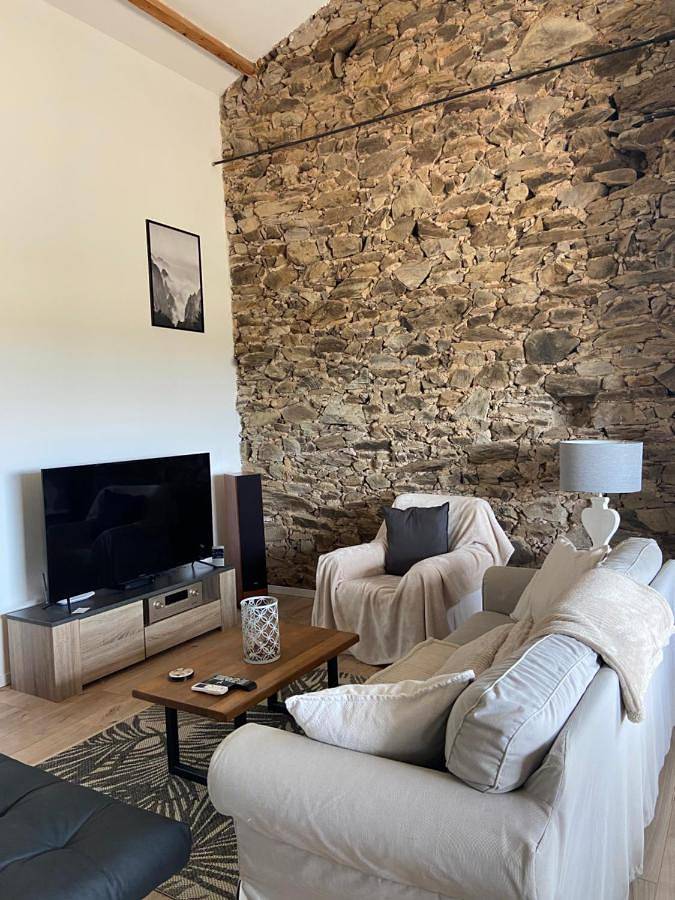 Gîte pour 6 personnes, avec piscine ainsi que vue et jardin, adapté aux familles à Sainte-Gemme (Tarn)