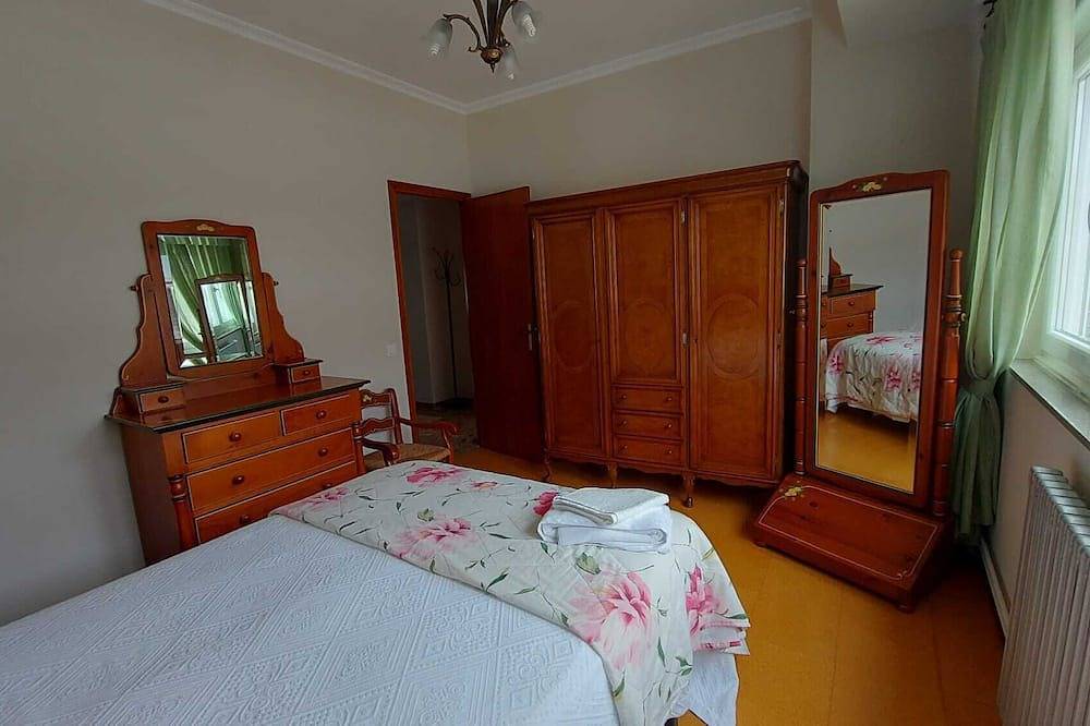 Entire apartment, Port of Foz with 4 rooms, garden, terrace and barbecue in Foz, Galician Coast
