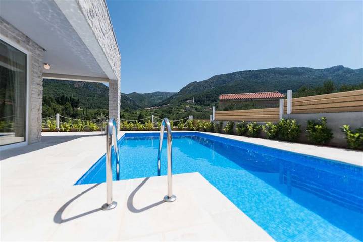 Villa for 10 people, with sauna on Hvar