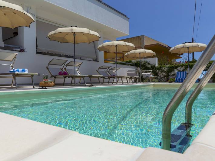 Ferienwohnung für 4 Personen, mit Terrasse und Garten in Sampieri