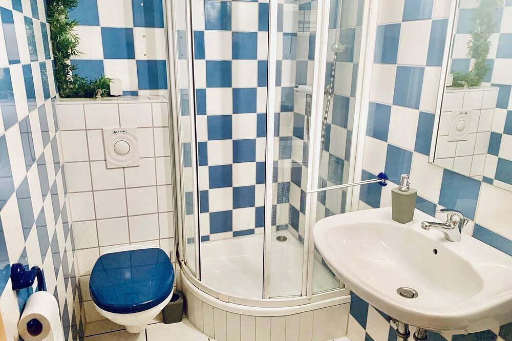 Ganze Wohnung, Ruhige Monteurwohnung im Souterrain der Deutschen Villa mit gem. Sauna u. Garten in Gehlsdorf, Rostock