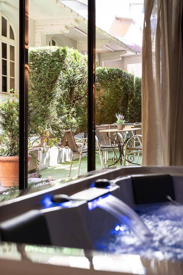 Hôtel pour 2 personnes, avec jacuzzi ainsi que sauna et jardin, animaux acceptés à Le Puy-en-Velay - 2