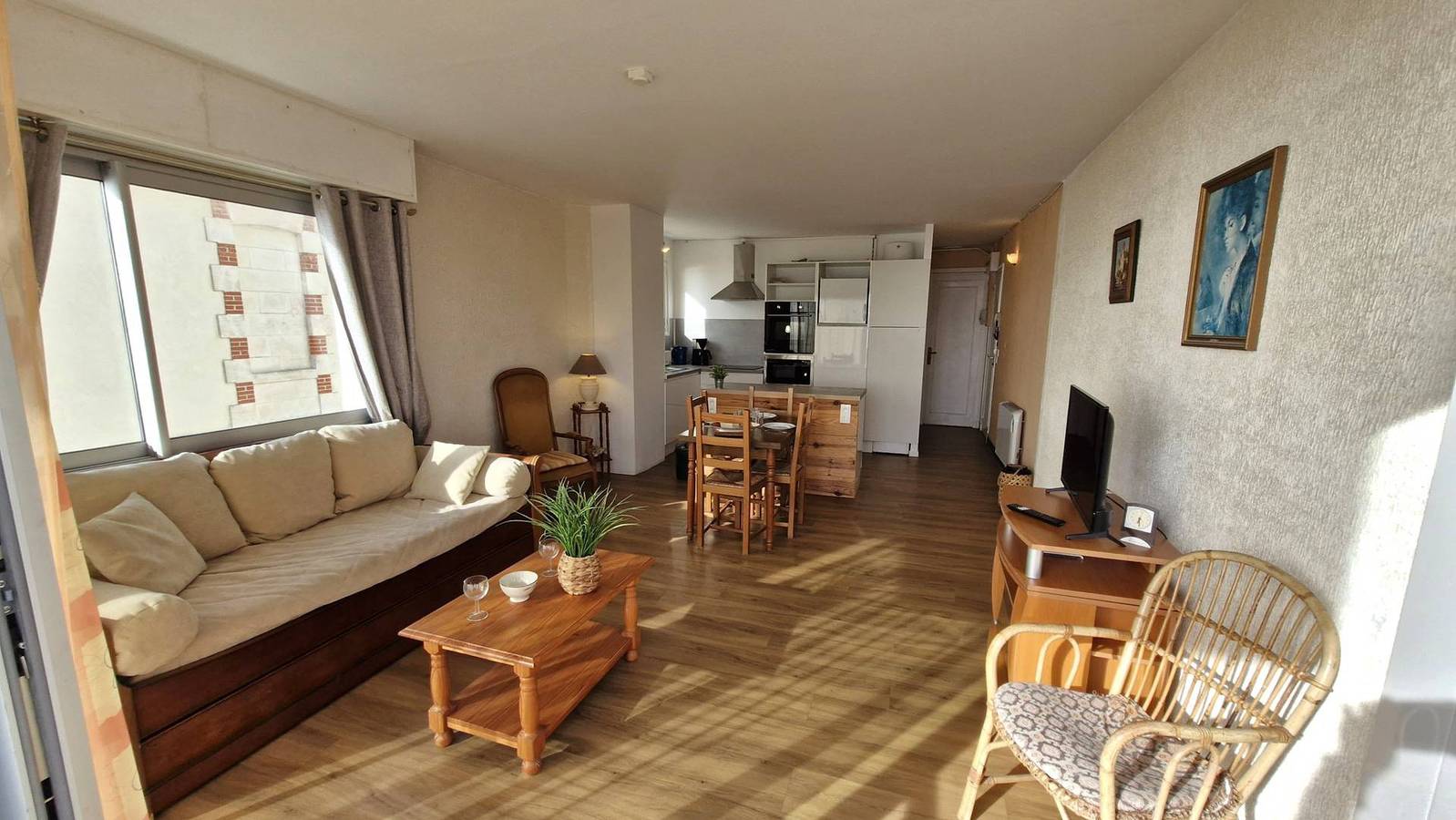 Appartement entier, Royan - Appartement Vue Mer et pieds dans l'eau - Plage de la Grande Conche in Royan, Côte de Beauté
