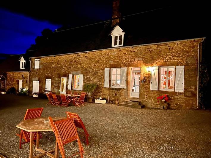 Location de vacances pour 10 personnes, avec vue et jardin dans Bourguenolles - 3