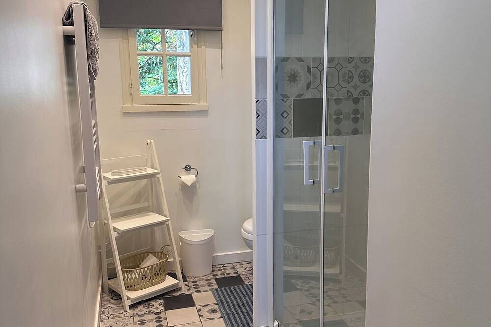 Quaint Gatehouse in Niort - Close To Town Center in Niort, Niort region