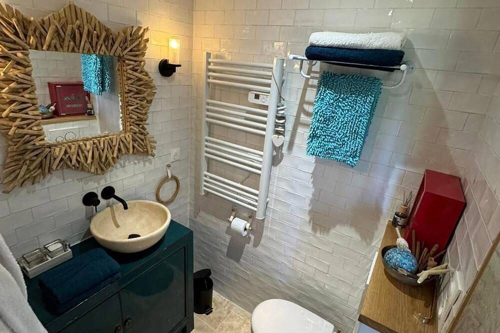 Bed and Breakfast 'Couette et coquillages' with Air Conditioning in Sainte-Marie-de-Ré, Ile de Re