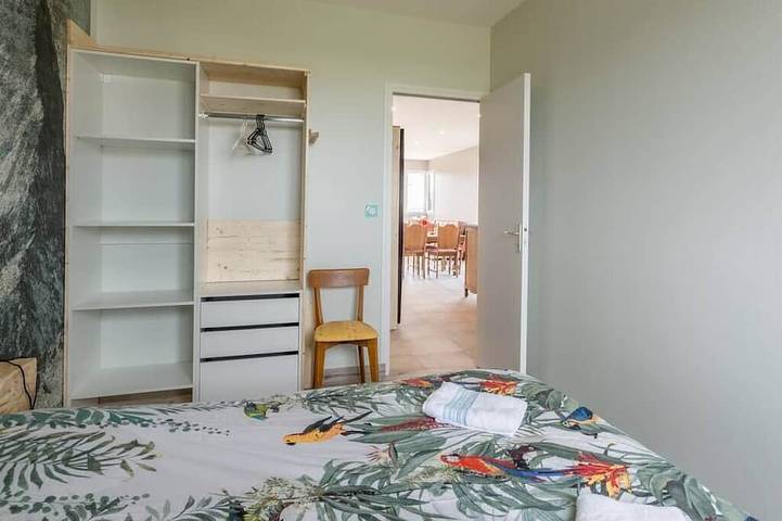 Ganze Wohnung, Tribord, apartment with terrace and sea view, parking in Saint-Côme-de-Fresné, Bayeux und Umgebung