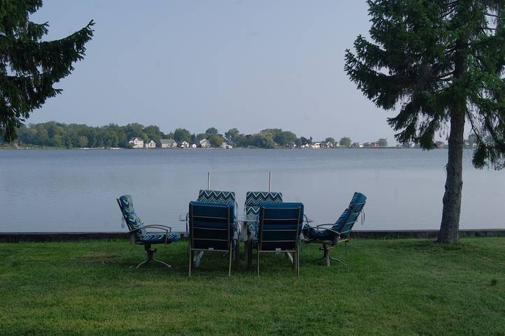 Vacation rental for 6 people, with yard in Lake Ontario