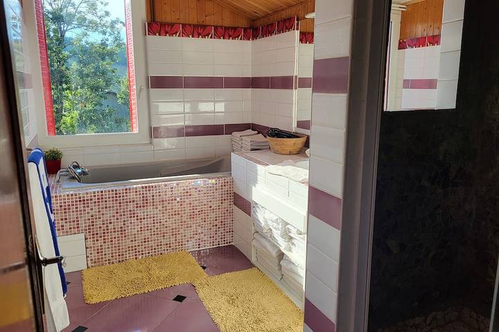 Gîte pour 9 personnes, avec jacuzzi et piscine ainsi que jardin et balcon à Mont-Saxonnex - 2