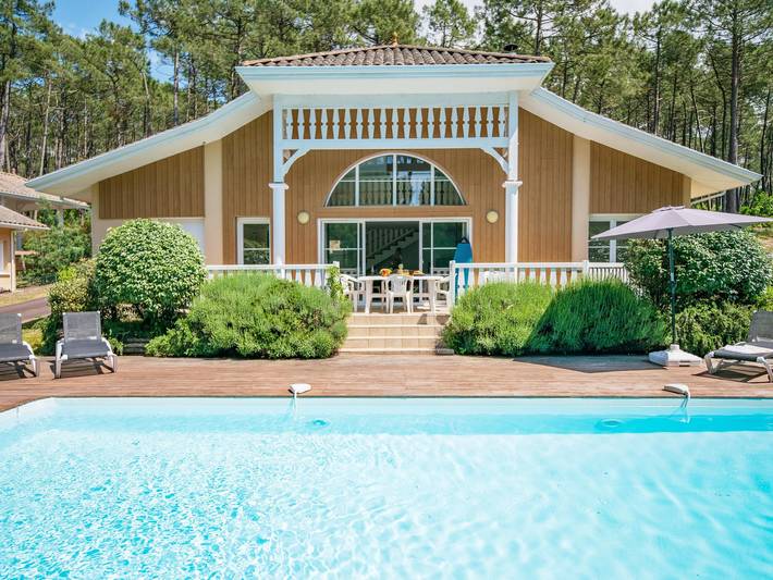 Villa pour 8 personnes, avec Terrasse ainsi que Piscine et Sauna à Lacanau