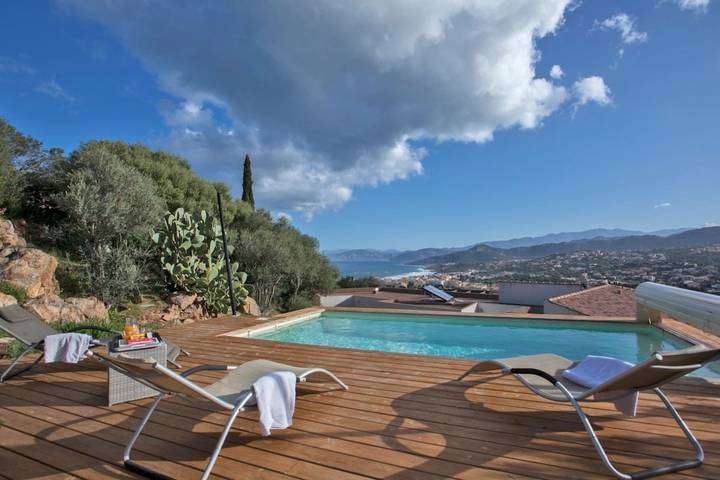Vakantiehuis voor 6 personen, with Whirlpool and Terras as well as Tuin and Zwembad in L'Île-Rousse
