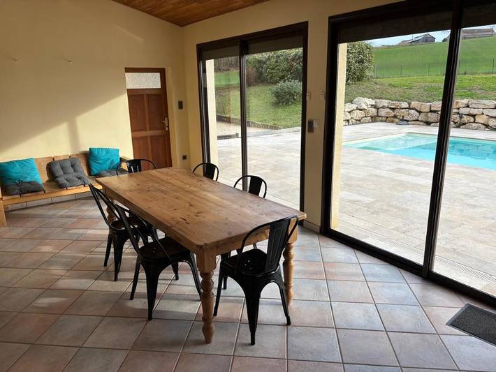 Location de vacances pour 6 personnes, avec piscine et balcon ainsi que vue sur le lac et vue à Nojals-et-Clotte - 4