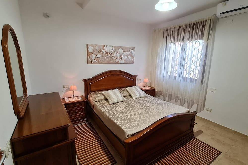 Villa Vivi. Schwimmbad, Hydro, Klimaanlage und Garten in Capitana, Cagliari Provinz