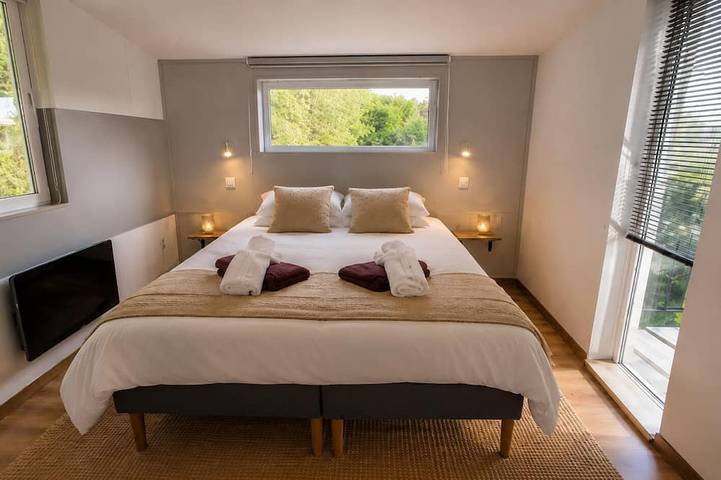 Spacious family home for 12 people, with a spa and garden, within walking distance of Pont-l'Abbé in Plonéour-Lanvern, Côte de Cornouaille