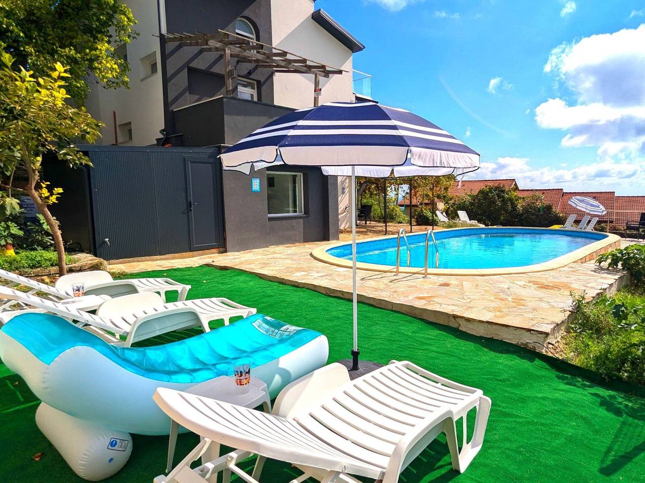 Familienvilla "Dionysus" mit Pool und Meerblick in Balchik, Dobrich Region