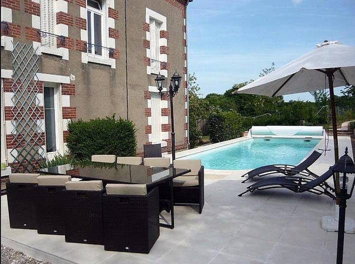 Location de vacances pour 4 personnes, avec Jardin et Piscine à Henrichemont