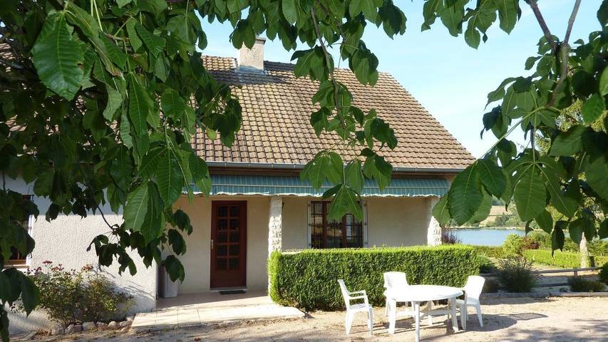 Gîte pour 6 personnes, avec terrasse et jardin