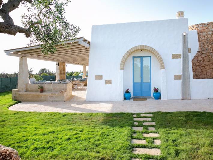 Casa vacanza per 11 persone, con Balcone/Terrazza e Idromassaggio nonché Terrazza e Piscina a Racale
