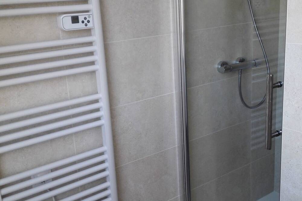 Ganze Wohnung, Moderne Duplexwohnung mit Durchgang in der Nähe von Spa in Saint-Quentin, Aisne