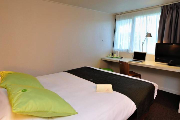 Hôtel pour 3 personnes, avec terrasse, animaux acceptés à Les Tourrettes - 4