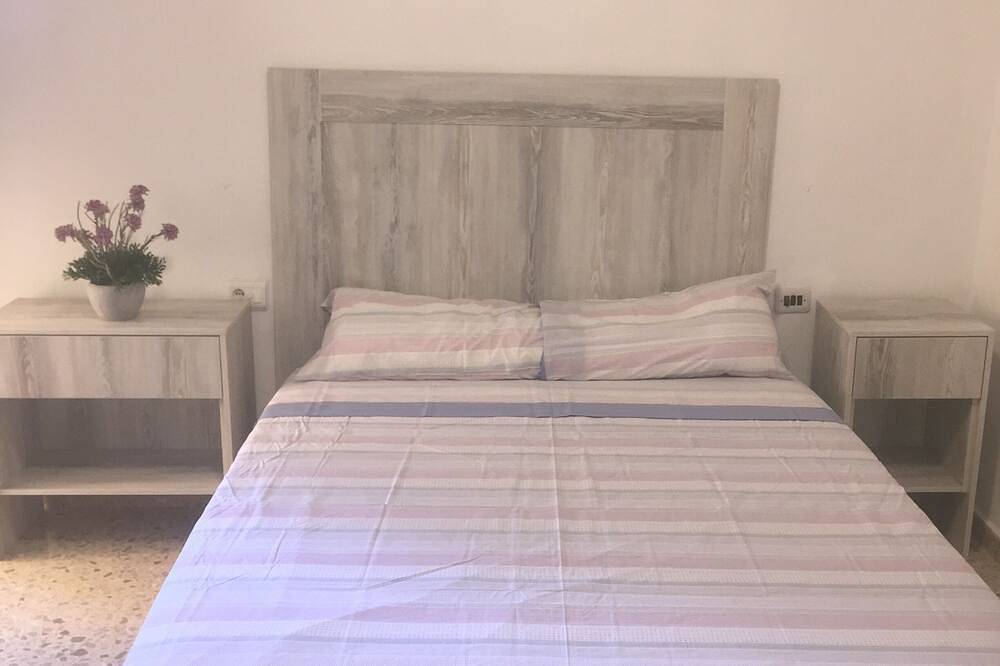 Entire apartment, Piles - Apartment - Sleeps 7 - Parking - Seafront in Piles, Costa de Valencia