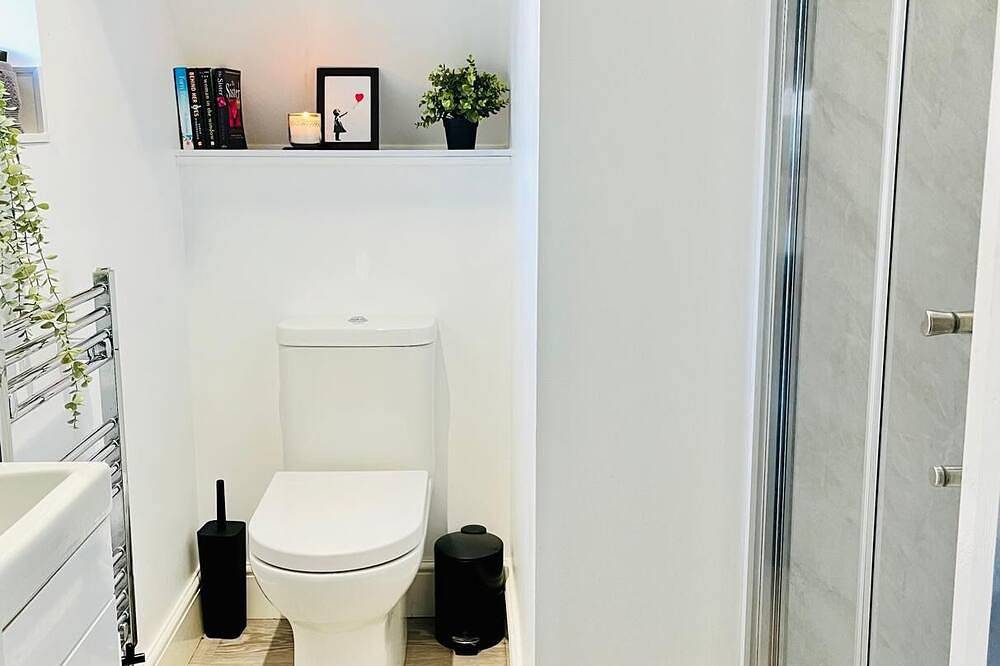 Cozy en-suite with exclusive private entrance in Surrey