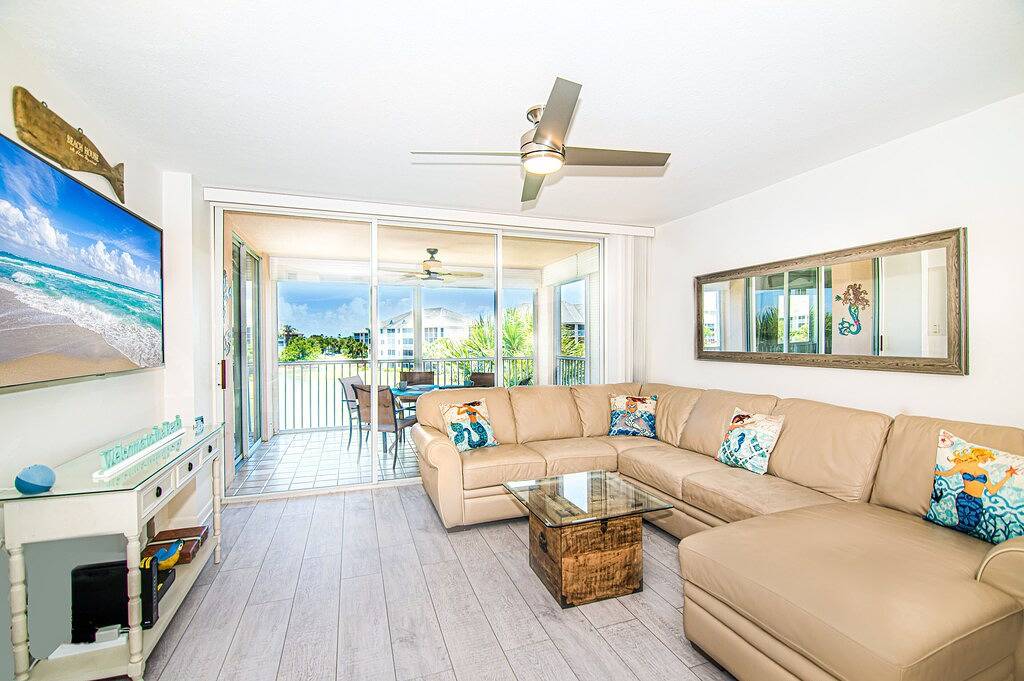 Ganze Wohnung, Lux Jupiter Bay condo w Fab Sunrise Lake Views close to beach in Jupiter, Palm Beach County