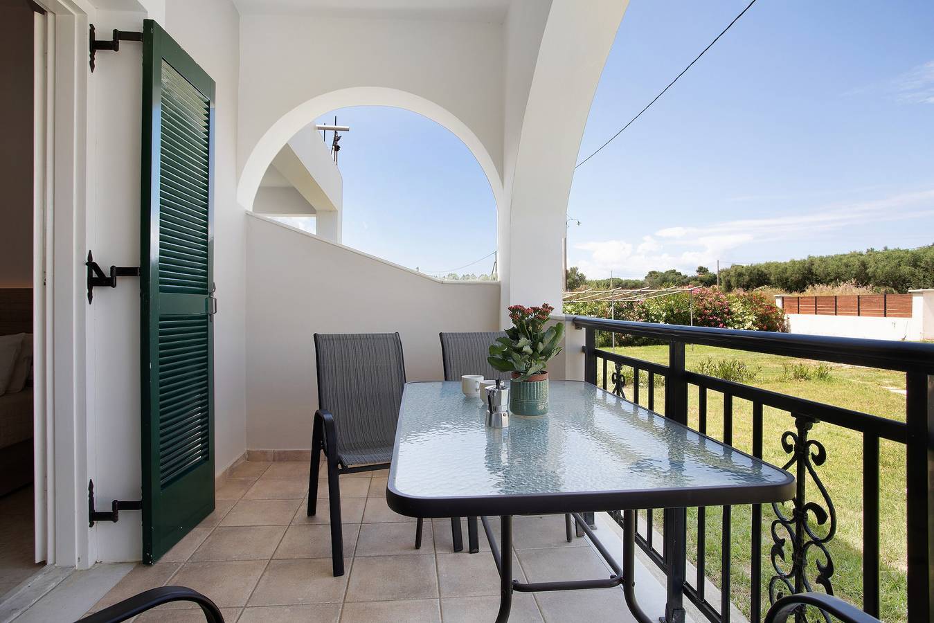 Ganze Wohnung, Ferienwohnung "Tropical Studio 3" mit Gemeinschaftsgarten, A/C und Wlan in Katastari, Alykes