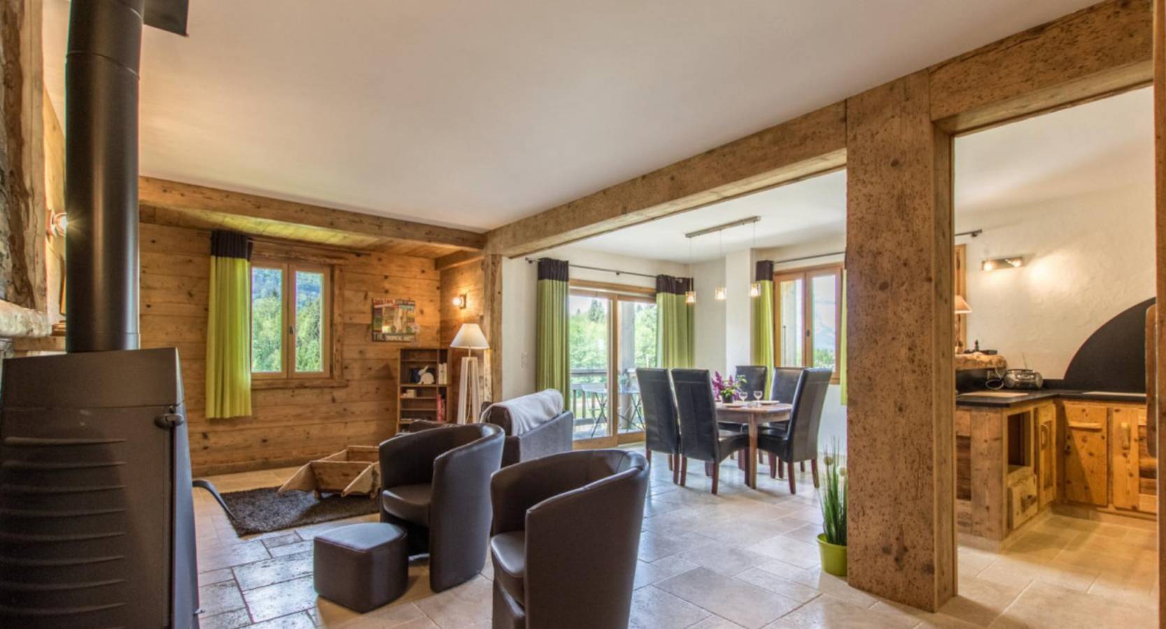 Appartement entier, Appartement 'Le Soli - 5 Pers' avec vue sur les montagnes, jardin privé et Wi-Fi in Taninges, Région de Bonneville