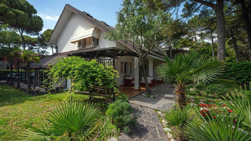 Casa vacanza per 8 persone, con Balcone e Terrazza nonché Giardino e Panorama a Lignano Riviera