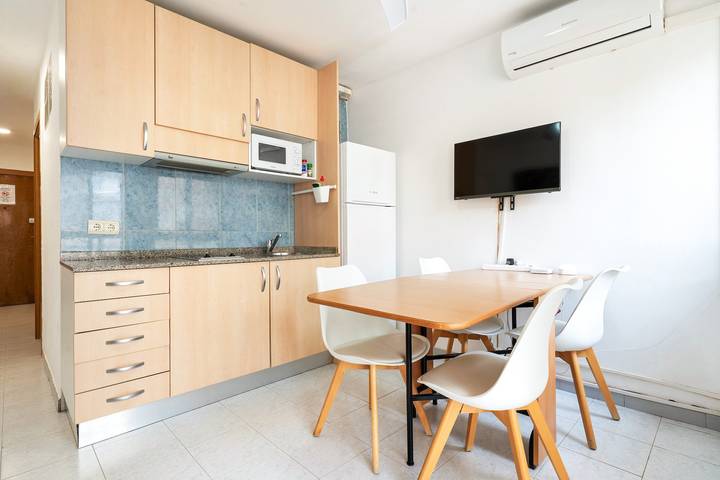 Apartamento entero, Apartamento 'Caliu Mar' con Wi-Fi y Aire Acondicionado in La Pineda, Platja de la Pineda