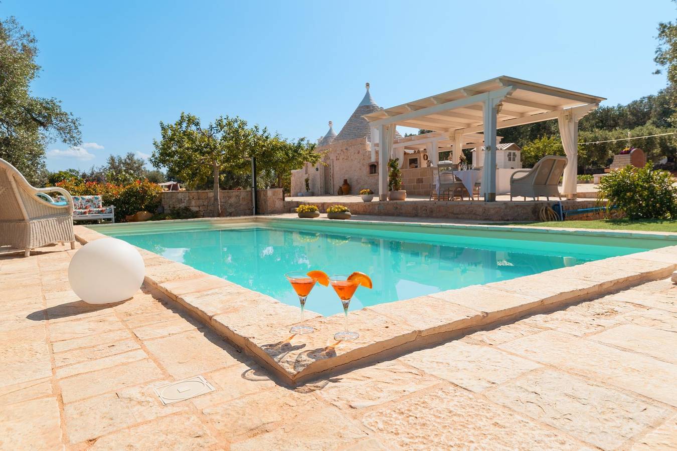 Traditionelles Ferienhaus Trullo Milù mit Pool in San Michele Salentino, Salento