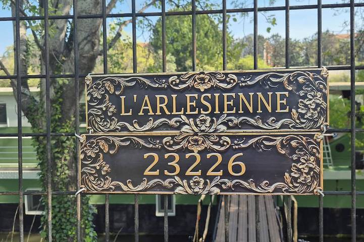 Péniche pour 4 personnes, avec Terrasse et Jardin en Provence-Alpes-Côte d'Azur
